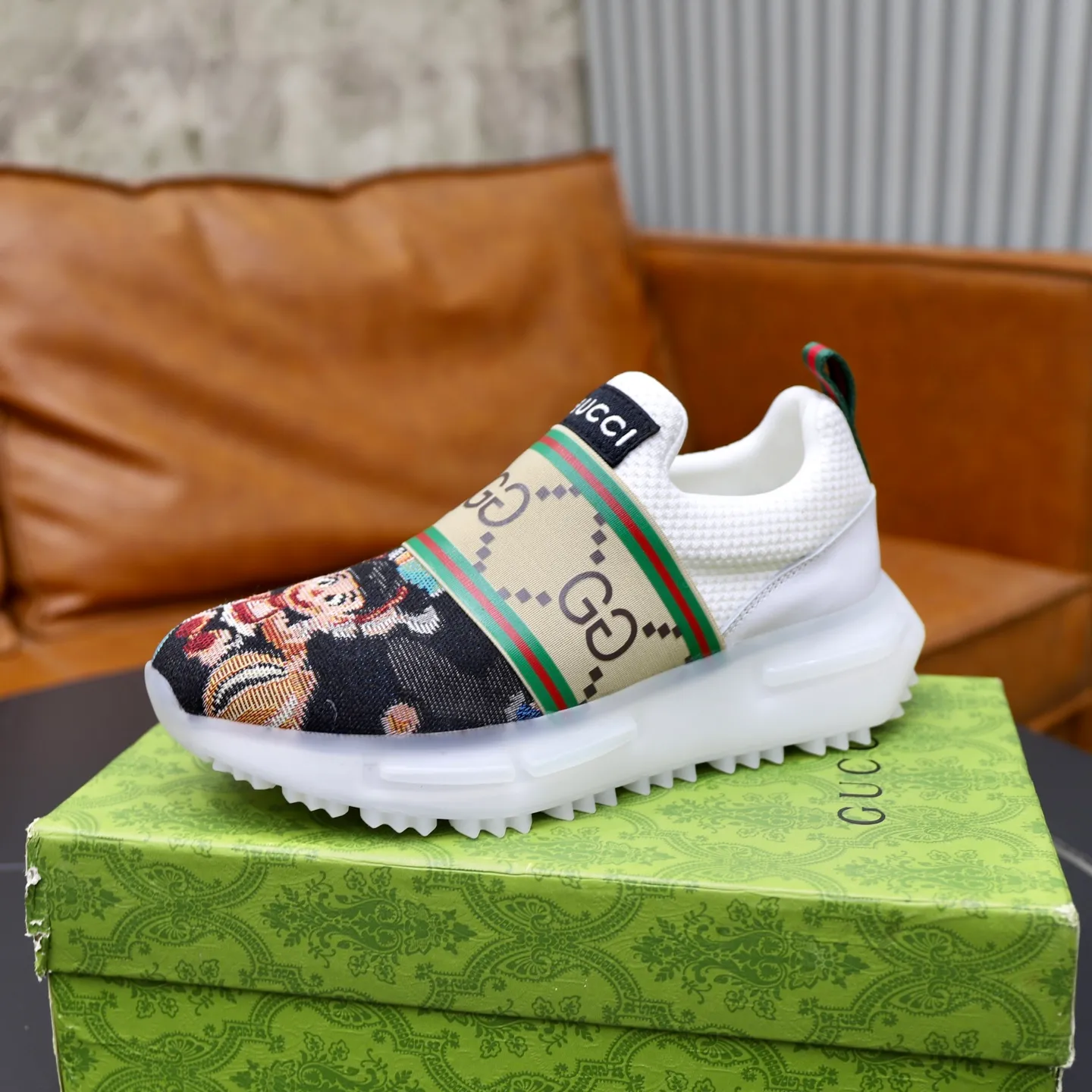 Ex-factory price: 462💰🙅‍♂️🙅‍♂️🙅‍♂️ Brand: GUCCI Standard code: 38-44 (45 customized) Grade: Same as the official website Material: Original knitted fabric Comfortable and breathable lining Lightweight and wear-resistant sports outsole Style category: Men's fashionable casual shoes Running sneakers Distinguished luxury brand elements Top luxury Color: actual picture color